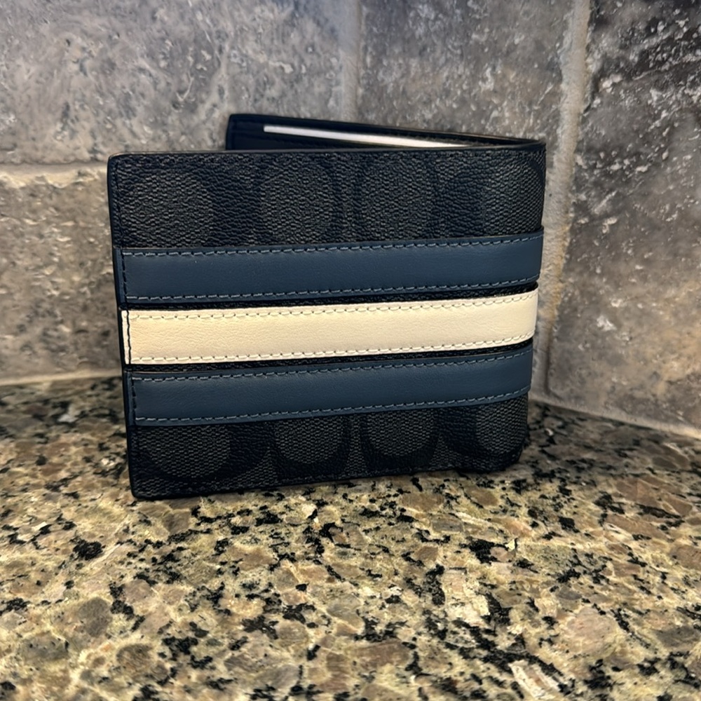 Mens Wallet - Picture 4 of 5